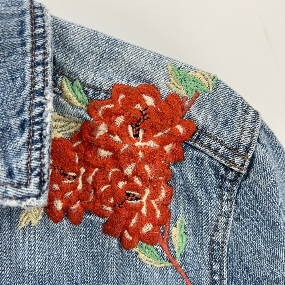 American eagle, highly distressed floral embroidered denim trucker jacket… - Picture 6 of 16